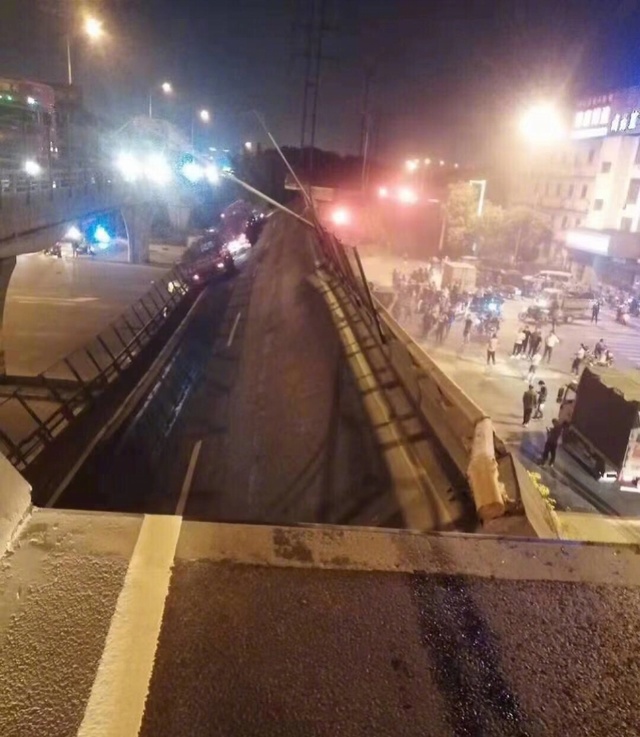 无锡市312国道一高架发生桥面侧翻事故致3人死亡,2人受伤